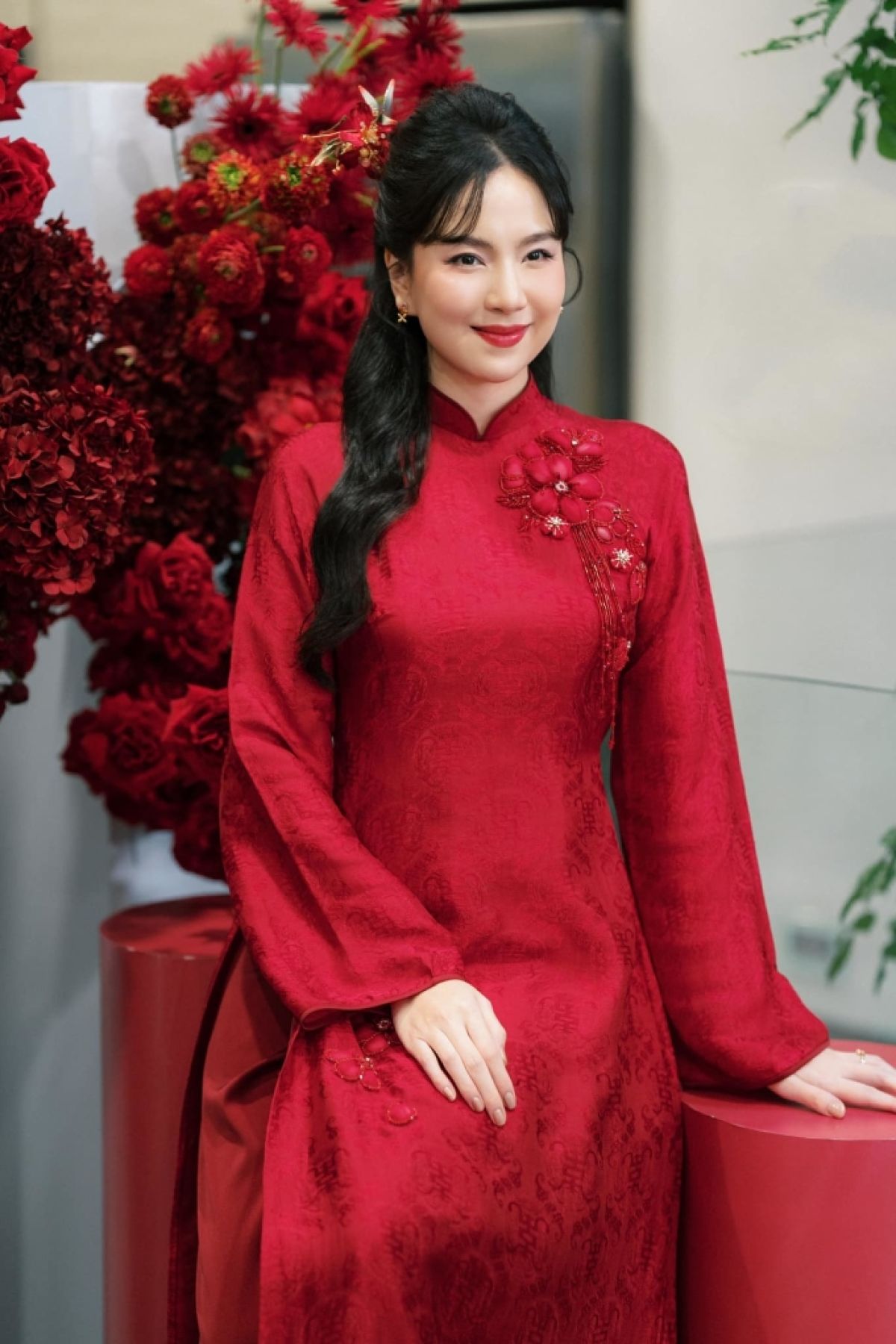 Mai Ngọc may 25 bộ &aacute;o d&agrave;i cưới gi&aacute; gần 300 triệu đồng cho 'h&ocirc;n lễ h&agrave;o m&ocirc;n'